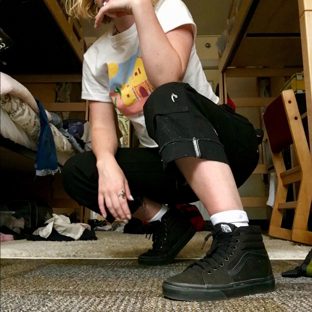 ******SOLD**** All black high top skater vans !!